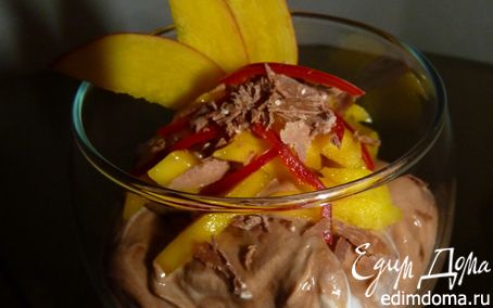 Рецепт Шоколадный мусс с манго и перчиком чили