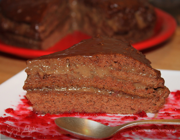 Торт шоколадный с кофейным кремом и ромовой