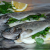 Рыбная тарелка по-средиземноморски.