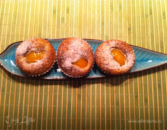 Французские пирожные с персиками