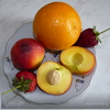 Персики с клубникой в апельсиновом сиропе