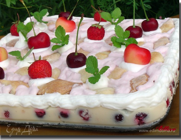 Десертный торт "Клубнично-вишневая нежность"