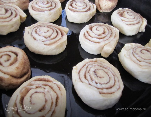 Дрожжевые булочки с корицей и сахаром — пошаговый классический рецепт с фото от Простоквашино