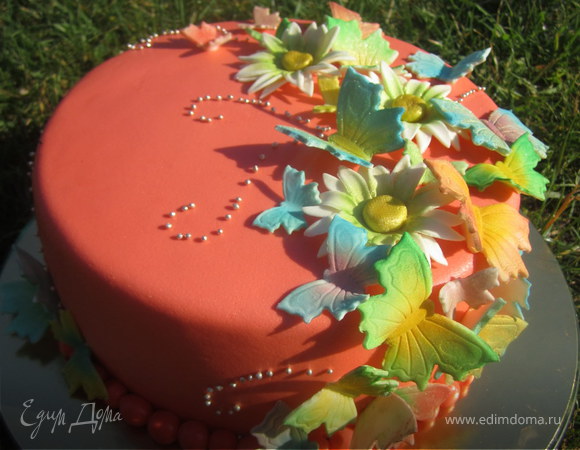 Торт "Ромашки и бабочки"