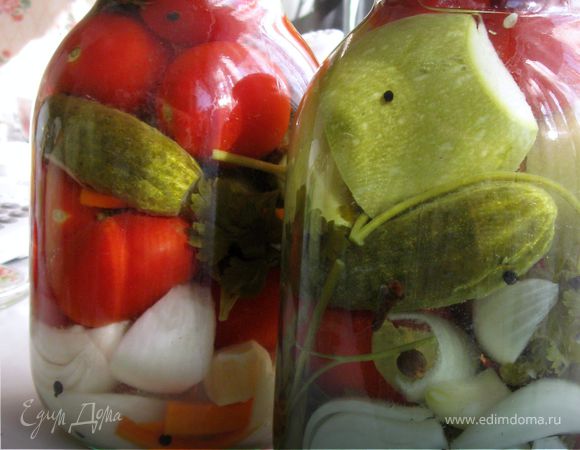 Маринованные кабачки , огурцы и помидоры