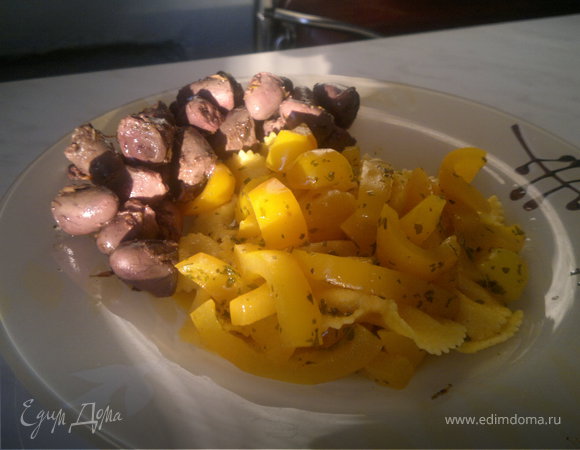 Куриное сердце в хмели сунели + яичные макароны и острый Болгарский перец.
