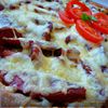 Пицца из ржаного теста"Охотничья"с лисичками и колбасками