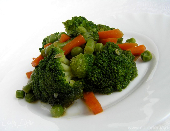Зеленое рагу с имбирем и морковью