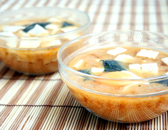 Рецепт Мисо суп с лососем, креветками и грибами шиитаки
