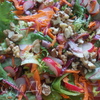 Зеленый салат с редисом и морковью