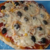 Пицца с колбасой и пицца с морепродуктами