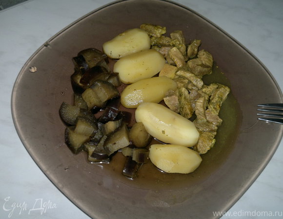 Картофель с баклажаном и свиная лопатка с кориандром и куркумой