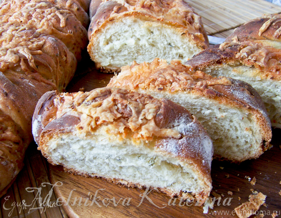 Сырно-луковый домашний хлеб