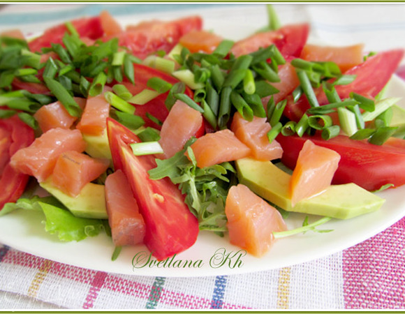 Салат с авокадо и слабосоленой семгой - пошаговый рецепт с фото
