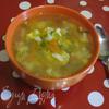 Куриный суп с цветной капустой и зеленым горошком