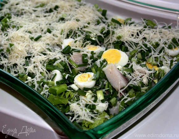 Салат с перепелиными яйцами и сельдью