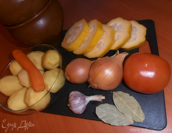 Колбаски на овощах под сырной крышкой