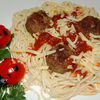 Тефтельки и спагетти с соусом "Божья коровка"