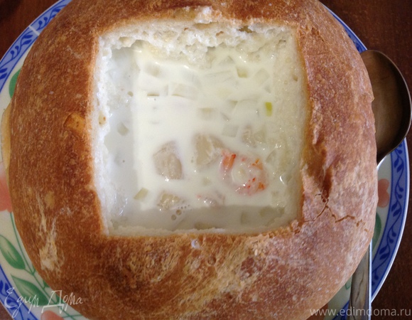 Крем-суп из морепродуктов в хлебе
