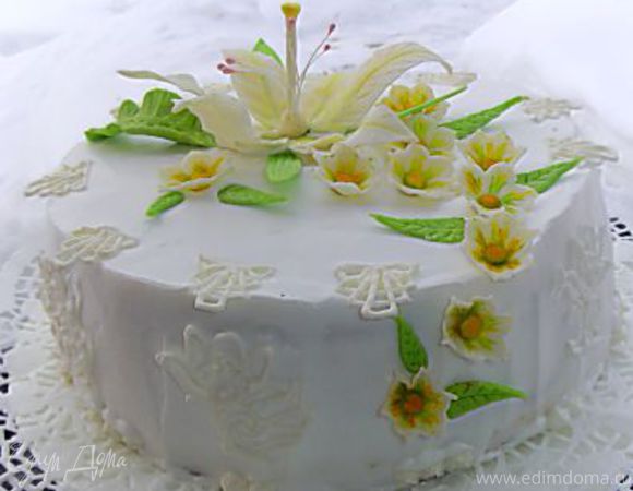 Торт "Цветы на снегу"