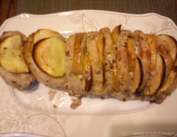 Свиная корейка с яблоками и тимьяном