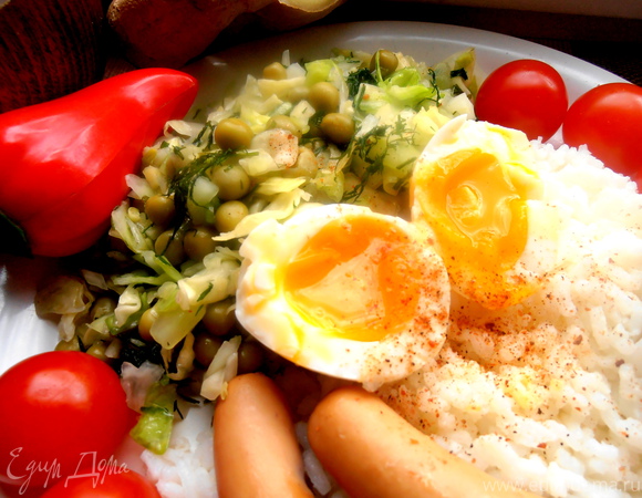 Салат с пекинской капустой, огурцом, горошком и колбасой — рецепт с фото пошагово