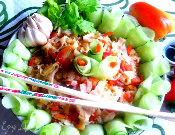 Салат тeплый из рисовой лапши ("Неделя японской кухни")