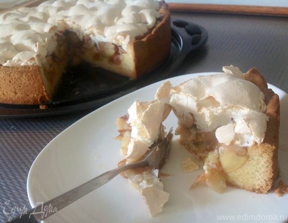 Пирог с миндальным безе и грушами – кулинарный рецепт