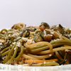 Цветные спагетти с цукини, бальзамико и кедровыми орешками