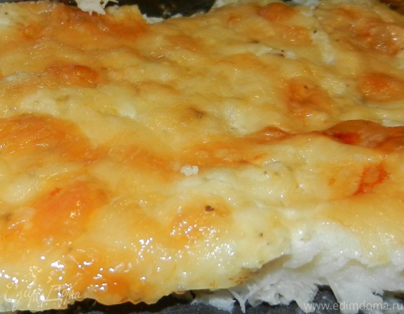 Рыба с картофелем, грибами и сыром и овощами в духовке