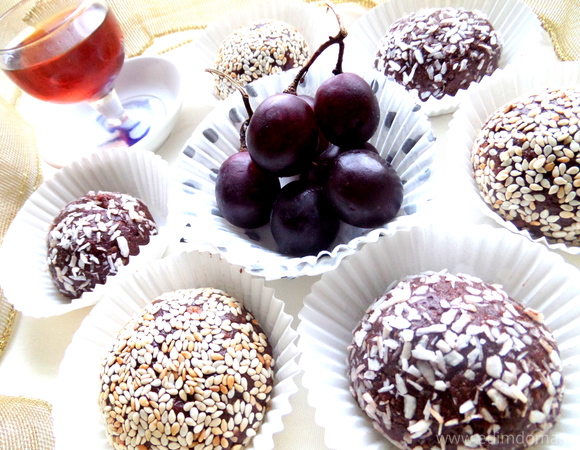Шоколадные пирожные с фруктами