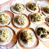 Мини-пирожки с капустой, сельдереем, шпинатом и сыром