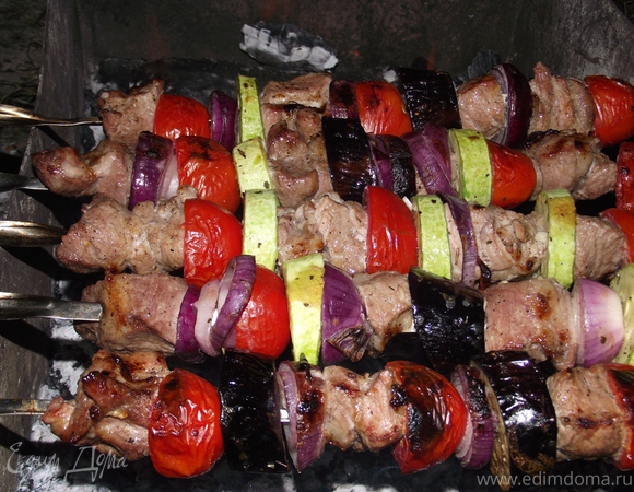 Шашлык из свинины с овощами на мангале - рецепт автора Нина Помешкина (Терещенко)