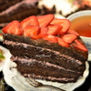 Мегашоколадный торт с ягодной начинкой и шоколадной глазурью