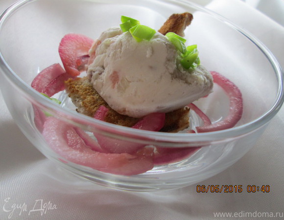 Мороженое-закуска с сельдью и маринованным луком