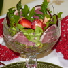 Салат с клубникой и хамоном для романтического ужина