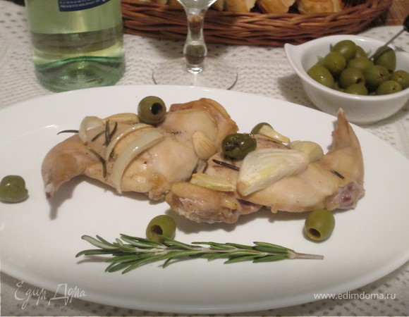 Кролик, запеченный с розмарином и оливками
