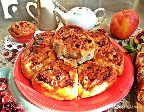 Пирог из булочек с арахисовой пастой и яблоками