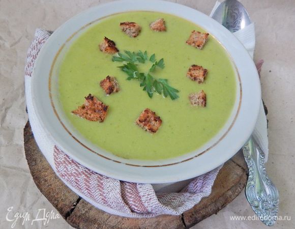 Суп-пюре из зеленого горошка с крабом