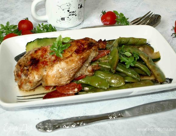 Куриное филе с зеленой фасолью и чоризо