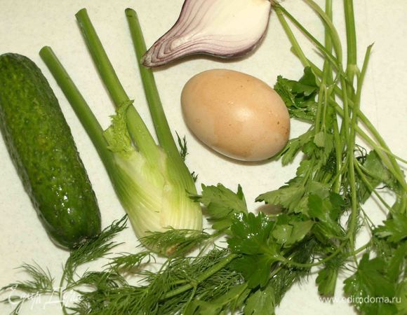 Салат из фенхеля и свекольных листьев