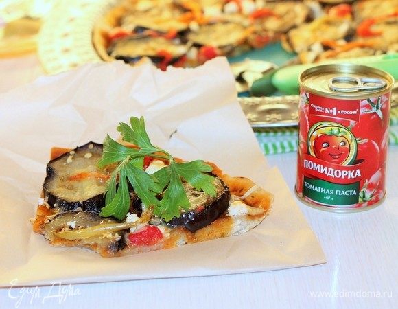 Пицца с баклажаном и жгучим томатным соусом