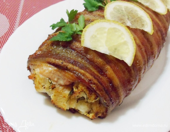 Рыба и креветки-гриль с беконом