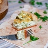 Пирог с творогом, сыром и зеленью на песочном тесте