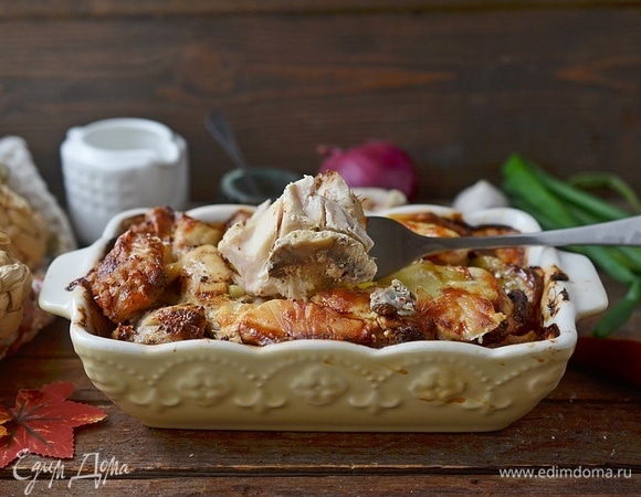 Запеканка из куриного филе с картошкой, грибами и сыром