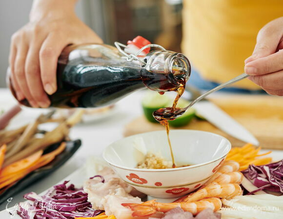 Соевый соус: особенности и применение в кулинарии