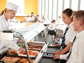 Минпросвещения заявило о росте себестоимости школьных обедов почти на 20%