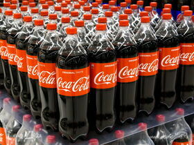 Компания Coca-Cola прекратит производство и продажу своей продукции в России