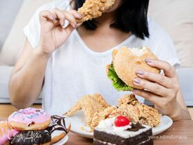 Почему от стресса толстеют: врачи назвали причины
