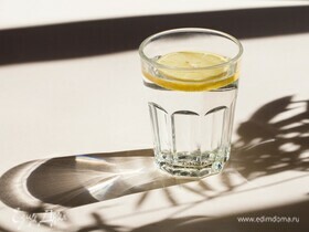 Полезно ли пить воду с лимоном каждое утро: мнение диетолога